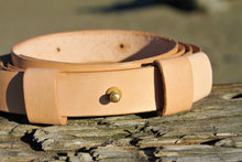 Load image into Gallery viewer, handmade leather belt made in Canada. Gifts ideas.