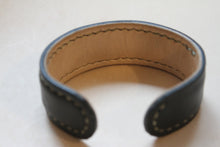 Load image into Gallery viewer, Handmade leather bracelet made in Canada. Gifts ideas.