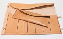 Load image into Gallery viewer, leather sketching case, artist leather drawing case in Vancouver