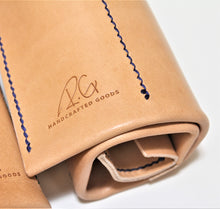 Load image into Gallery viewer, leather sketching case, artist leather drawing case in Vancouver