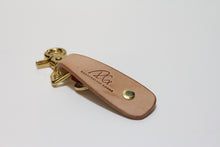Load image into Gallery viewer, The paddle - leather keychain