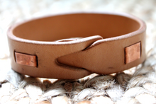 Load image into Gallery viewer, Handmade leather bracelet made in Canada. Gifts ideas.