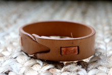Load image into Gallery viewer, Handmade leather bracelet made in Canada. Gifts ideas.