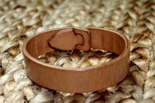 Load image into Gallery viewer, Handmade leather bracelet made in Canada. Gifts ideas.