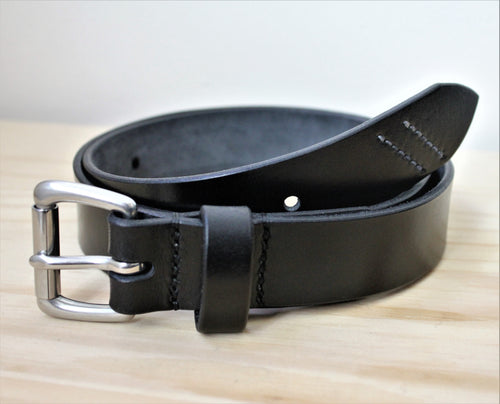 Handmade leather belt in black color with silver buckle - casual and smart for men and women with stitches on edge